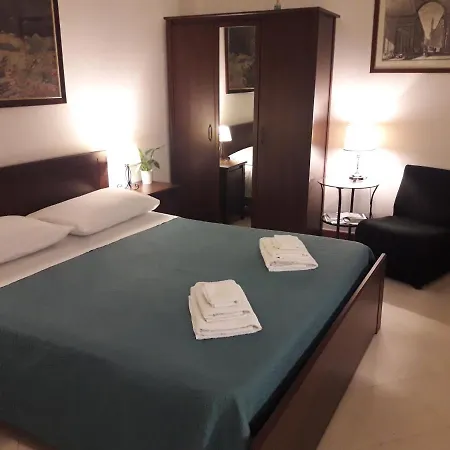 מלון Guest Via Dei Passeri *