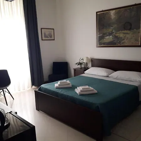 מלון Guest Via Dei Passeri *