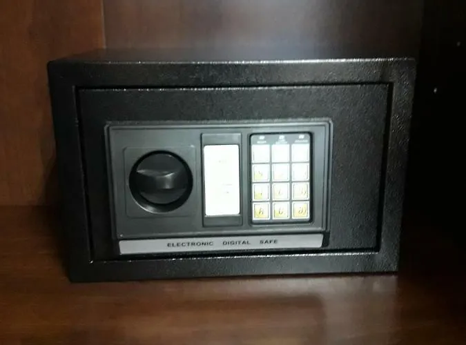 Guest Via Dei Passeri Otel *